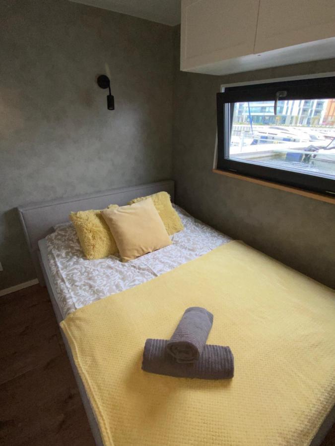 Houseboat Seafront Apartment *