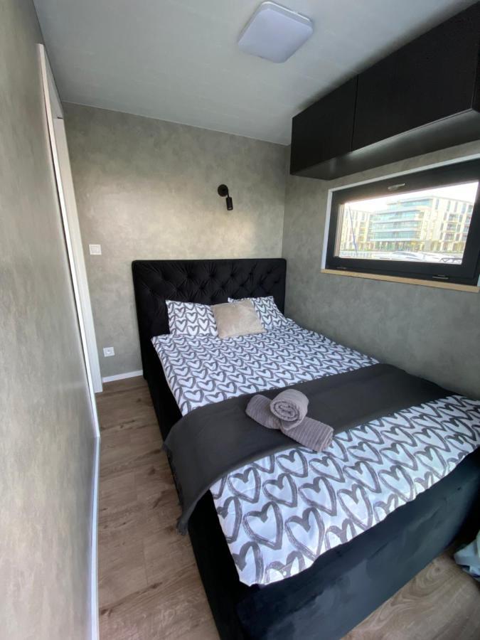 Houseboat Seafront Apartment Gdynia