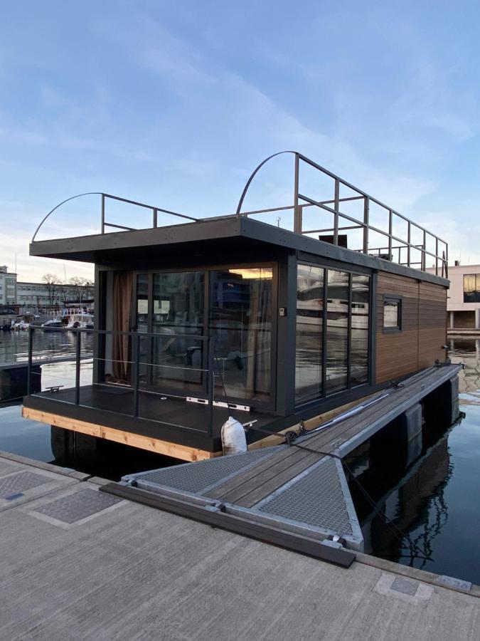 Houseboat Seafront