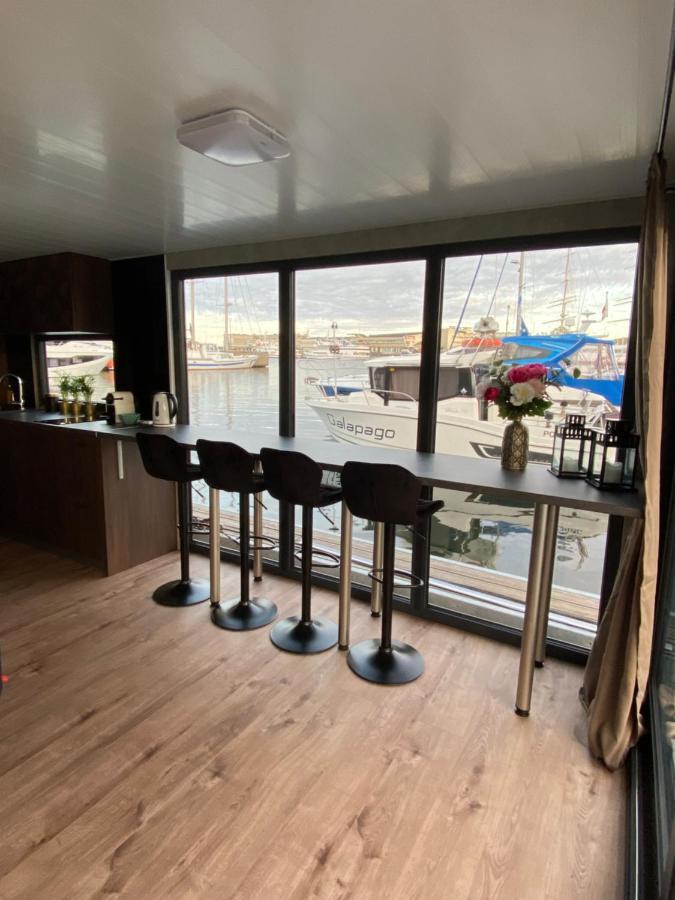 Houseboat Seafront Apartment Gdynia