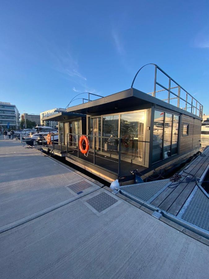 Houseboat Seafront Apartment Gdynia